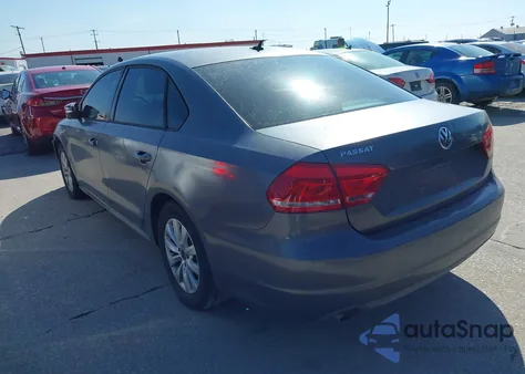 2013 Volkswagen Passat S z USA, uszkodzony, nr VIN 1VWAP7A32DC073289